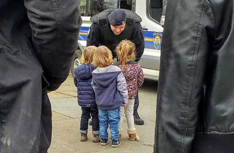 Slika /PU_ZG/slike/PUZ/2019/19-3 nasmjeseni policajac/61654928.jpg